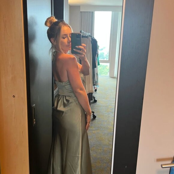 NWT Minkpink Satin open-back halter midi gown SMALL - Picture 4 of 7